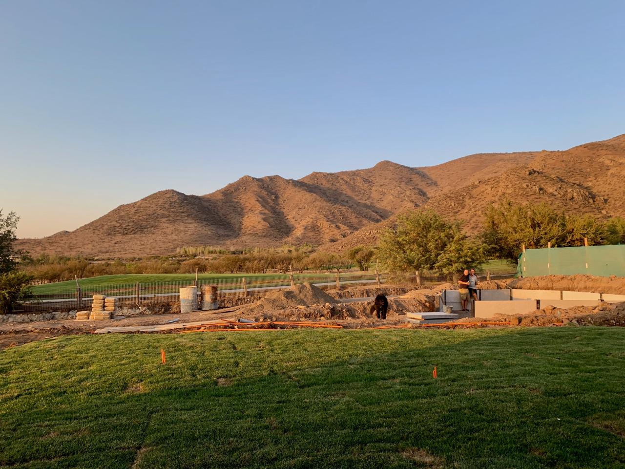 Proyecto en construcción con vista a la cordillera